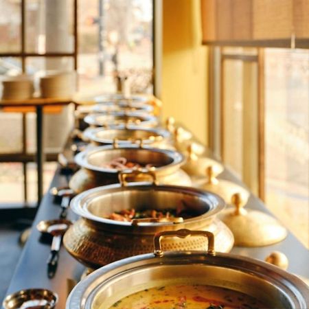 Fabhotel Mona International New Delhi Bagian luar foto