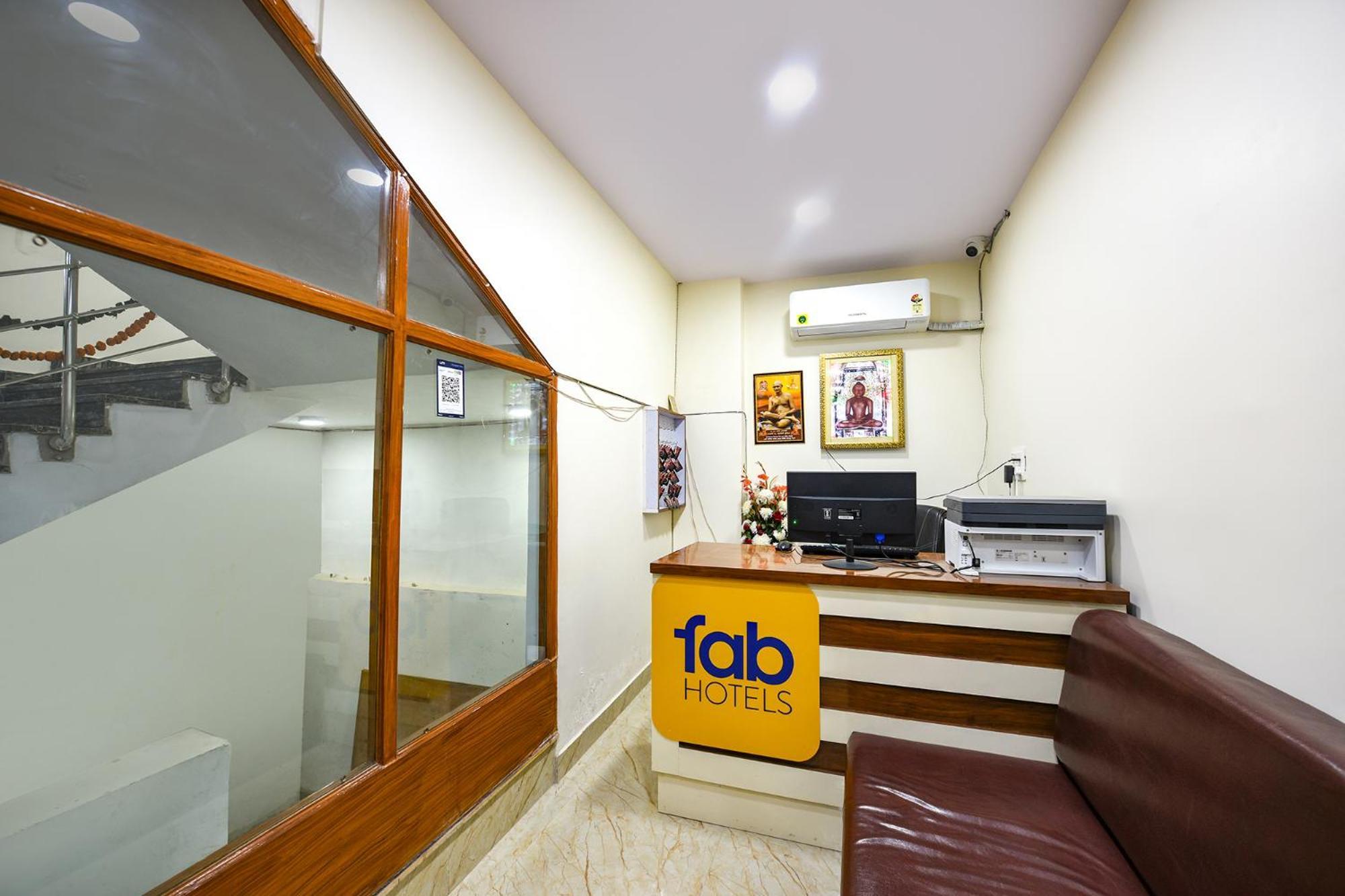Fabhotel Mona International New Delhi Bagian luar foto