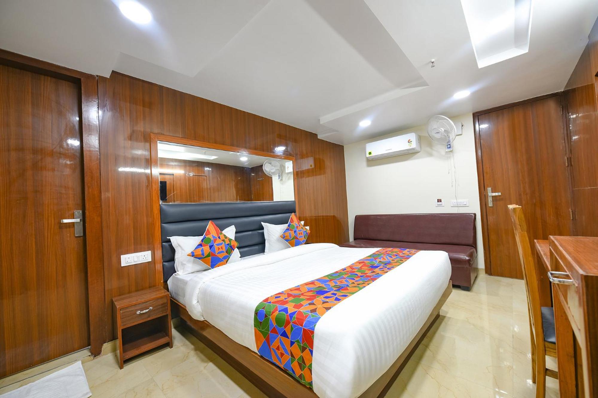 Fabhotel Mona International New Delhi Bagian luar foto