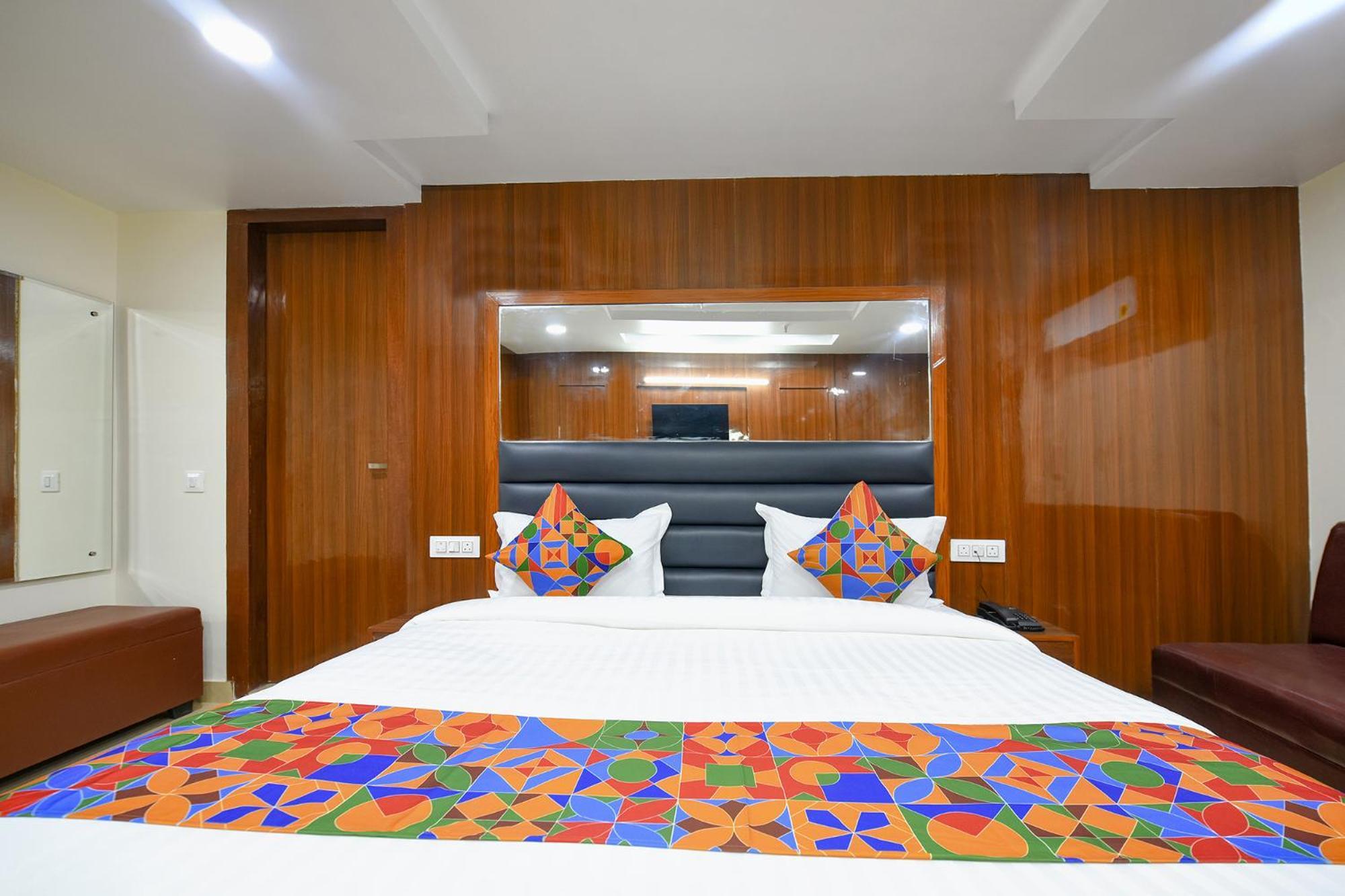 Fabhotel Mona International New Delhi Bagian luar foto