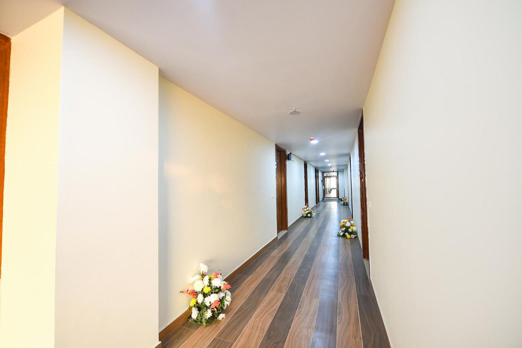 Fabhotel Mona International New Delhi Bagian luar foto