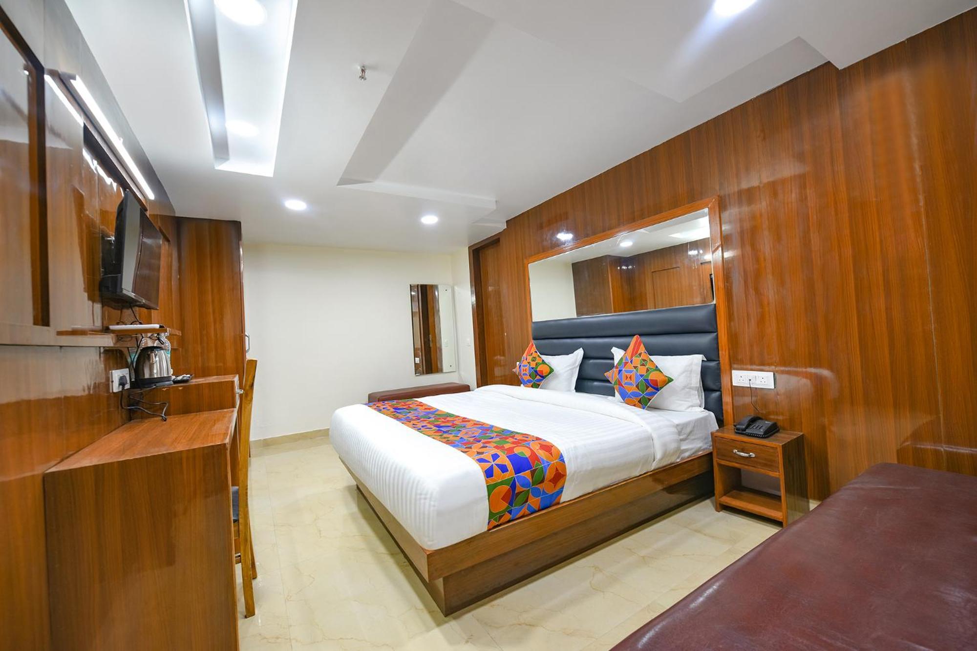 Fabhotel Mona International New Delhi Bagian luar foto