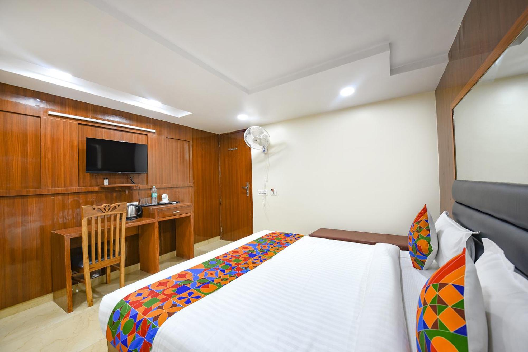 Fabhotel Mona International New Delhi Bagian luar foto