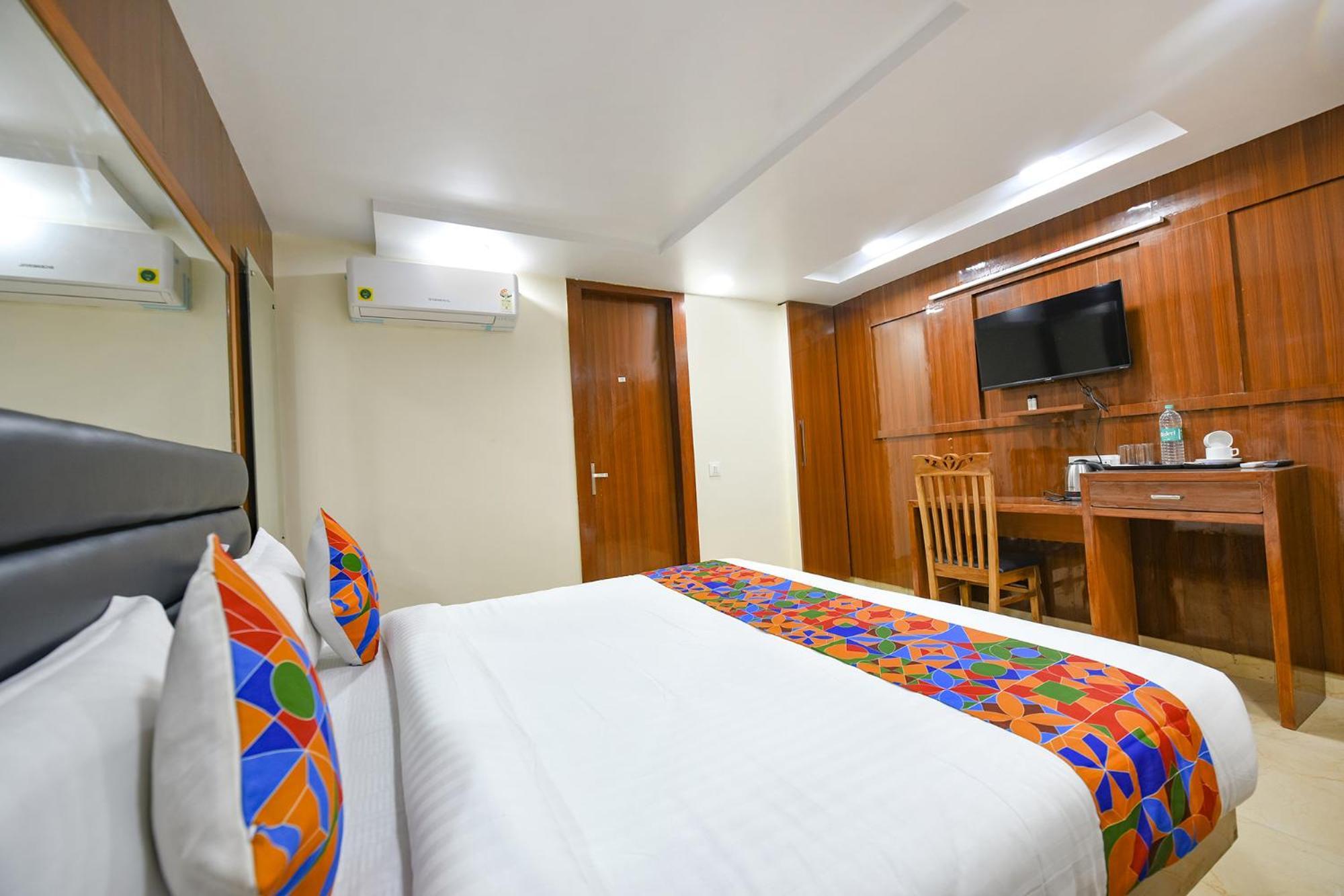 Fabhotel Mona International New Delhi Bagian luar foto