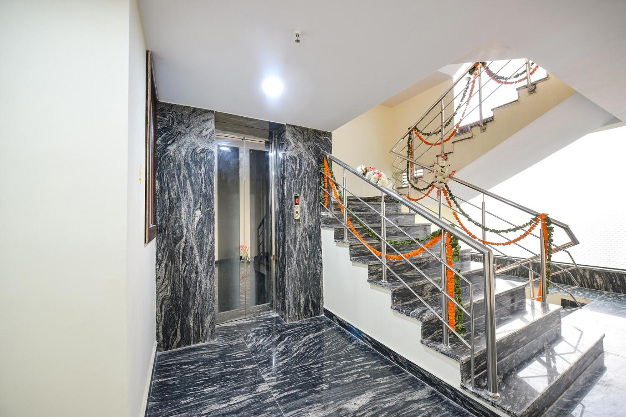 Fabhotel Mona International New Delhi Bagian luar foto
